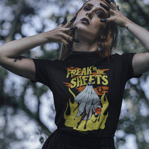 Camiseta Grunge Naughty Freak nas Folhas Ghost Halloween