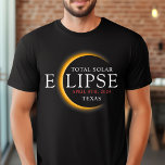 Camiseta Grupo da Família Total de Eclipse Solar Total do T<br><div class="desc">Apresentando nossa camiseta personalizada de Eclipse Solar Total Dourada 2024 do Texas, um na moda e uma peça comemorativa para este raro evento celeste. esta camisa captura a elegância e o entusiasmo do eclipse solar total. Com o ano de 2024 exibido com ousadia, juntamente com a localização do Texas, ele...</div>