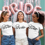 Camiseta Grupo de Partido de Bridesmaids Personalizados<br><div class="desc">Você está procurando um presente único e personalizado para seu próximo casamento? Não olhe mais do que nossas camisas de noiva personalizadas da frente e do time de trás! Estas camisas são perfeitas para a futura noiva ou qualquer das suas damas de honra. Eles não só fazem presentes de excelente,...</div>