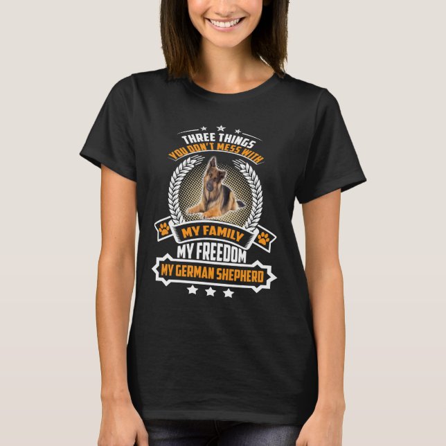 Camiseta GSD082 - Três coisas que você não confunde com min (Frente)