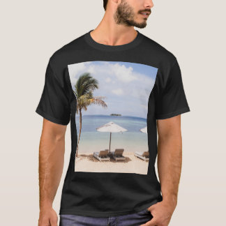 Camiseta Guardas-chuvas tropicais de praia: branco, palma.
