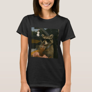 Camiseta Guaxinim bebendo café gelado meme engraçado de ani