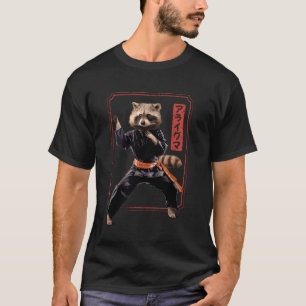 Camiseta Guaxinim clássico de caratê em pose de ação