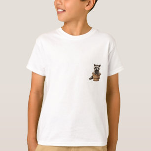 Camiseta Guaxinim Curioso em um Balde de Madeira Kids