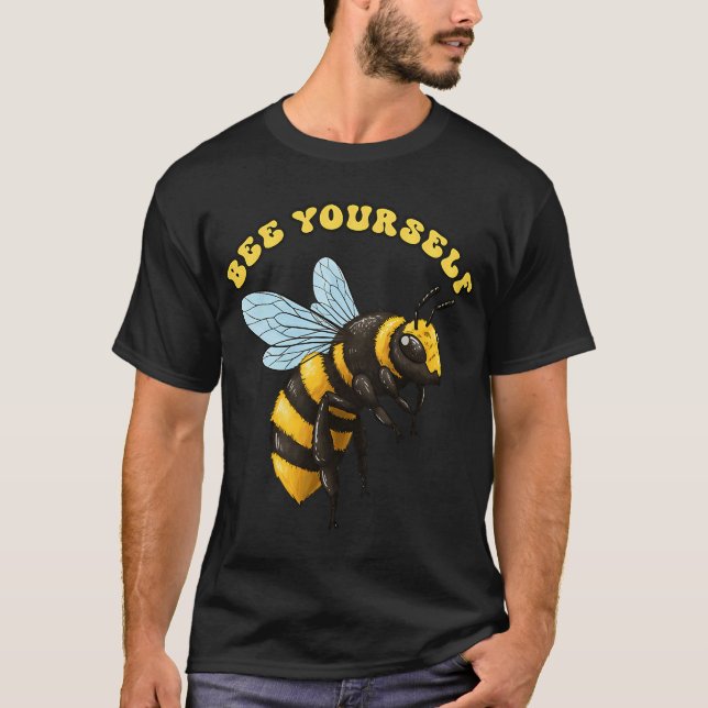 Camiseta Guaxinim Musical Tocando Violão (Frente)