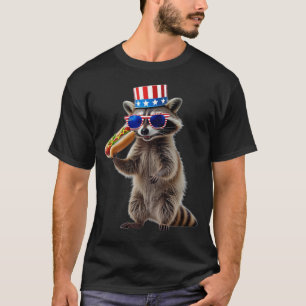 Camiseta Guaxinim Patriótico Segurando Cachorro Quente Engr