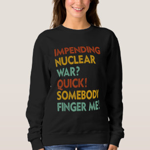 Camiseta Guerra Nuclear Iminente Alguém Me Dê Um Tapa no Om