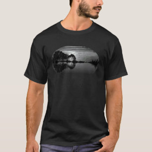 Camiseta Guitar Céu Cinza Árvores Cidade Lago Reflexão Espe