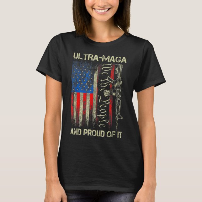 Camiseta Gun USA Flag Patriots Ultra MAGA And Proud Of It  (Frente)