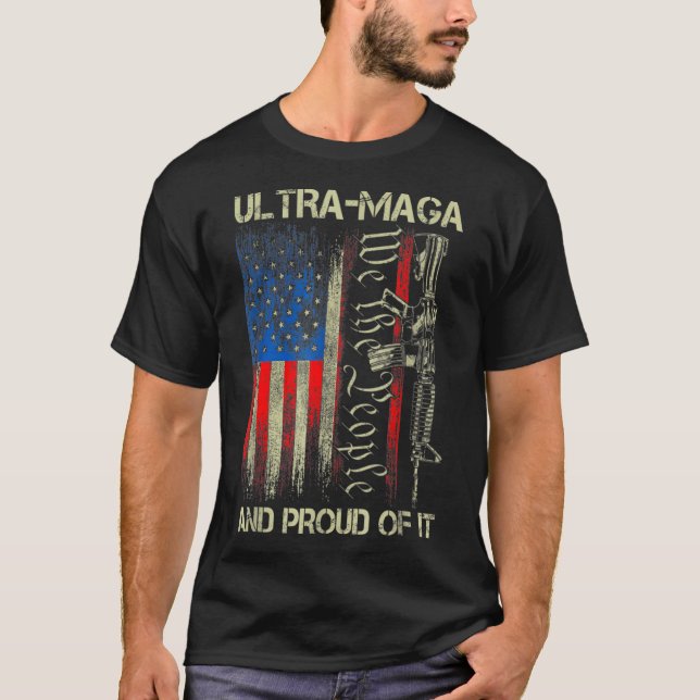 Camiseta Gun USA Flag Patriots Ultra MAGA E Orgulhoso Dele (Frente)
