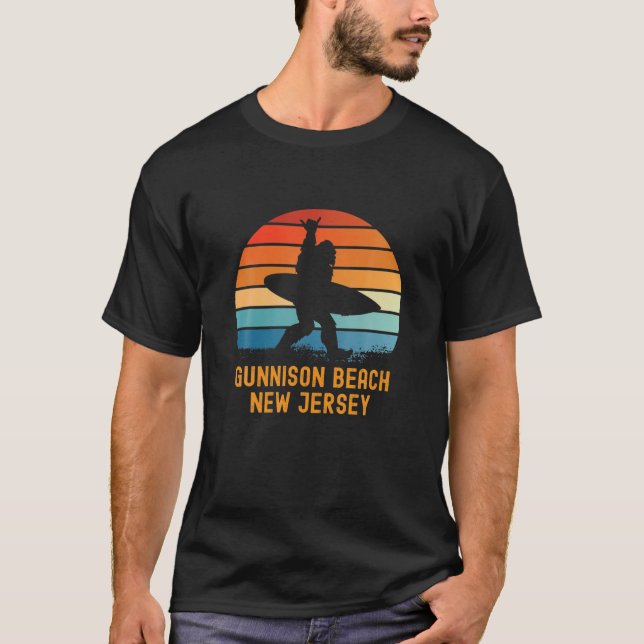 Camiseta Gunnison Beach - New Jersey Sasquatch Souvenir (Frente)