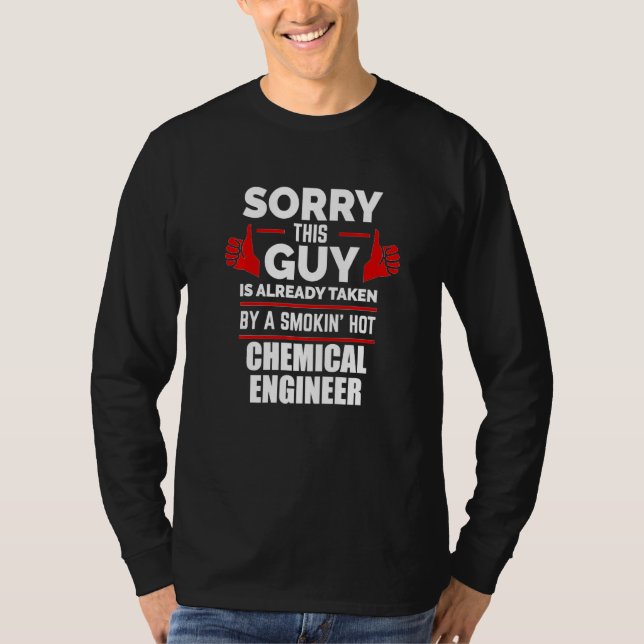 Camiseta Guy Is Taken By A Hot Chemical Engineer Relationsh (Frente)