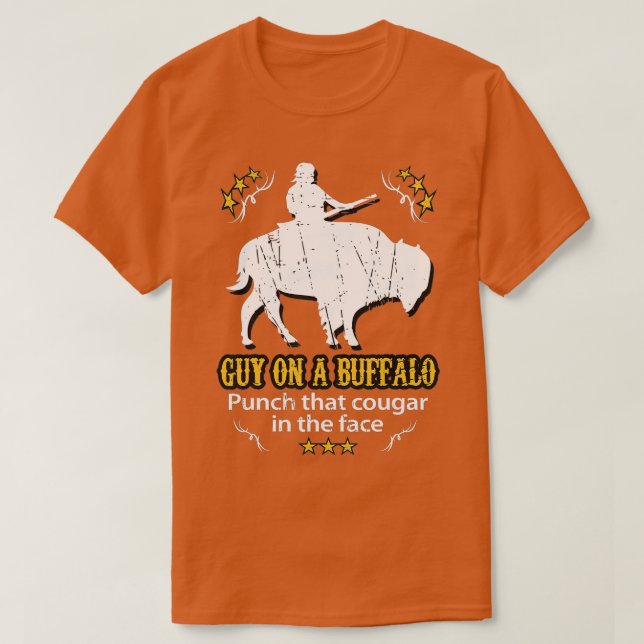 Camiseta Guy on a Buffalo _ Punch that Cougar in the Face (Frente do Design)