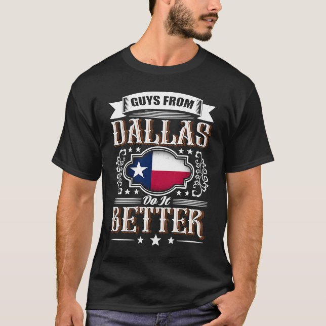 Camiseta Guys from DALLAS do it better Texas flag (Frente)