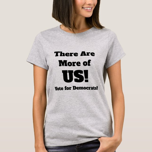 Camiseta Há Mais de Nós Vote nos Democratas (Frente)