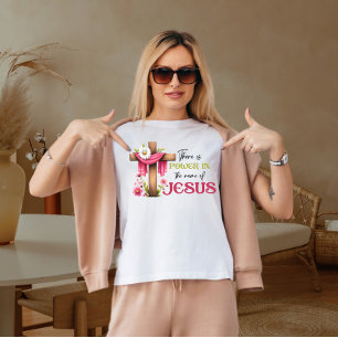 Camiseta Há poder em nome de Jesus