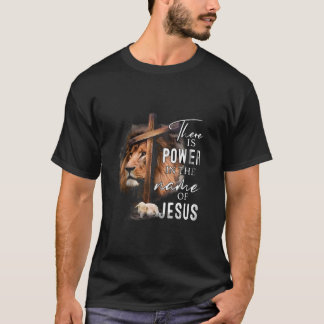 Camiseta Há Poder no Nome Jesus Fé Leão Cristo