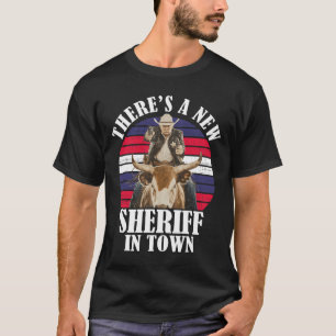 Camiseta Há um Novo Xerife na Cidade Design Divertido do Tr