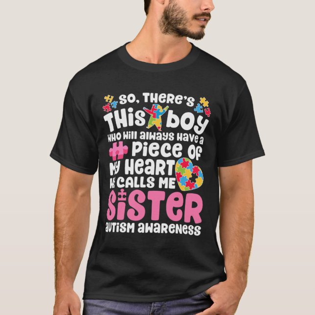 Camiseta Há um rapaz que ele me chama de Irmã Autismo Aware (Frente)