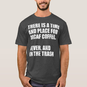 Camiseta Há um tempo e um lugar para o café descafeinado