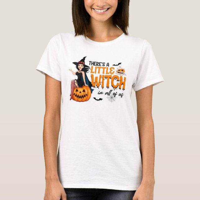 Camiseta Há uma bruxa em todos nós Halloween (Frente)