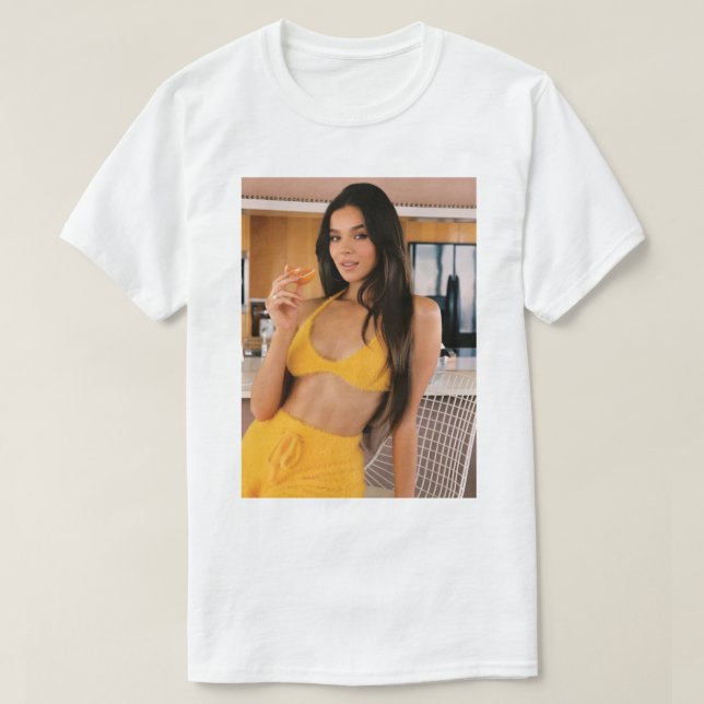 Camiseta Hailee Steinfeld Gift Para Namorado Hailee Steinfe (Frente do Design)