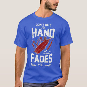 Camiseta Hair Stylist Hairdresser Não Morda A Mão Que