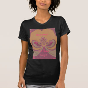 Camiseta Hakuna Matata Feliz design de corações de Natal