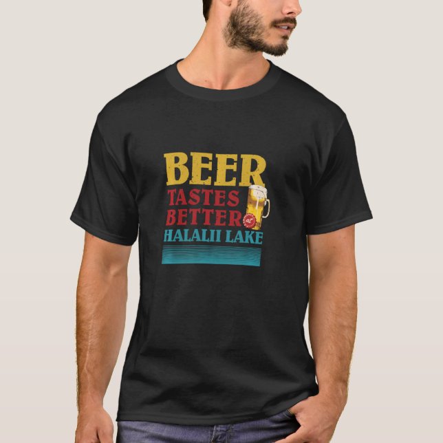 Camiseta Halalii Lake Life Beer Tem Um Gosto Melhor No Lado (Frente)
