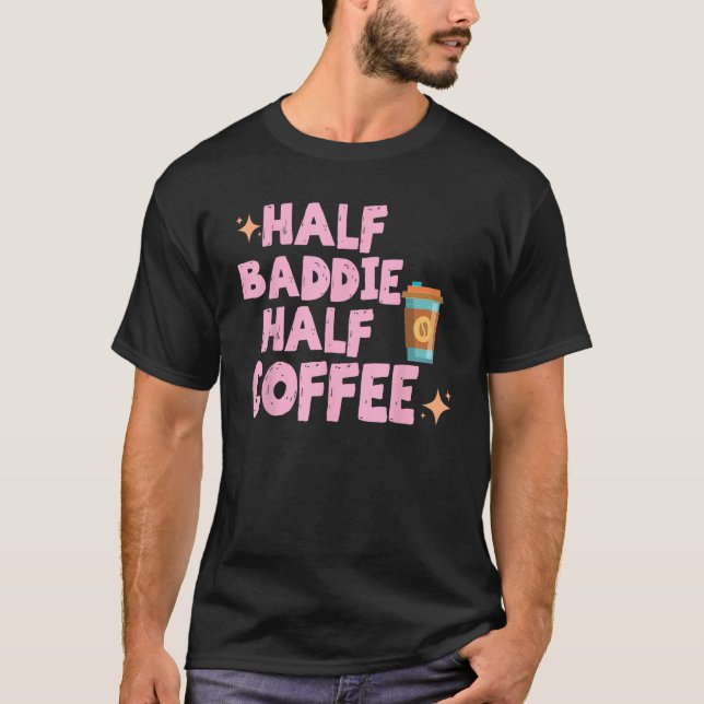Camiseta Half Baddie Half Coffee  Iced Coffee  Sayings Tee (Frente)