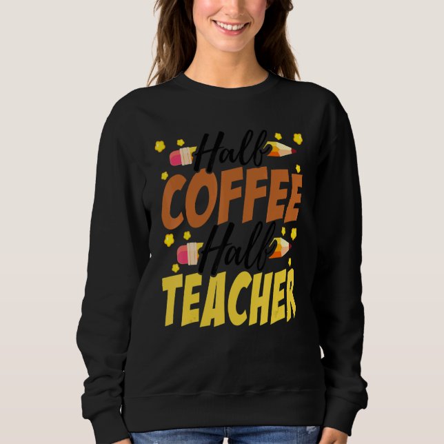 Camiseta Half Coffee Half teacher First Day of School Teach (Frente)