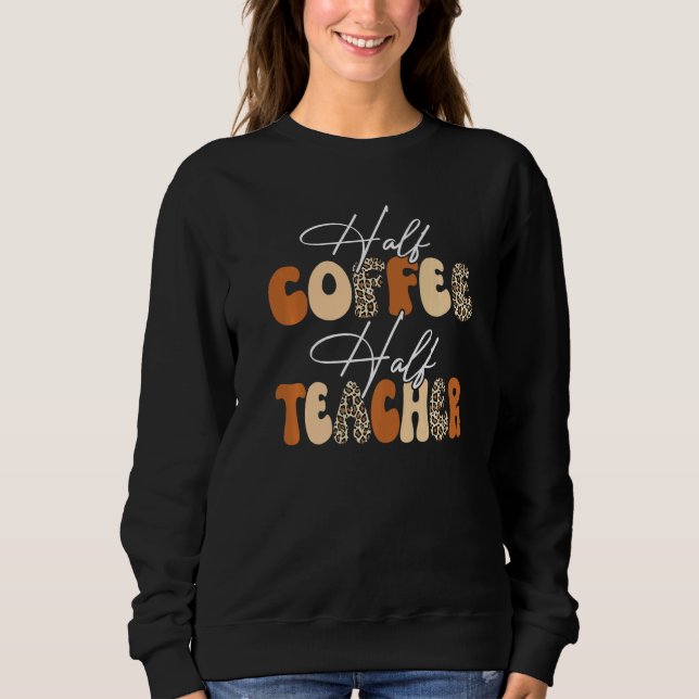 Camiseta Half Coffee Half teacher First Day of School Teach (Frente)