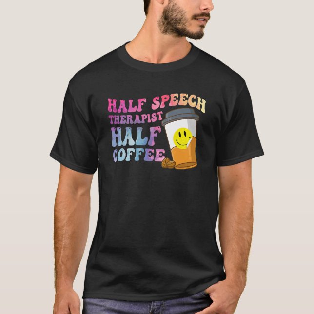 Camiseta Half Speech Therapist Half Coffee SLP Therapy Retr (Frente)
