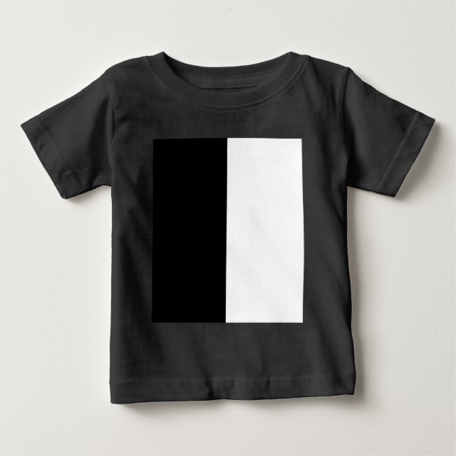 Camiseta half white half black, half black half white (Frente)