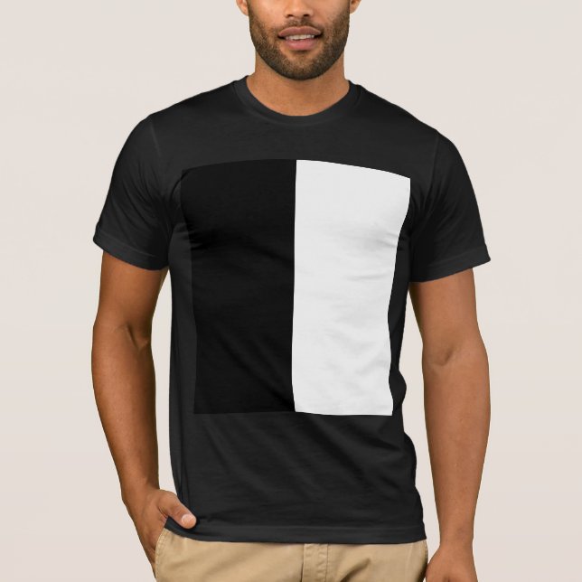Camiseta half white half black, half black half white (Frente)