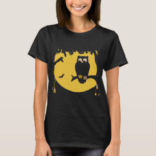 Camiseta Halloween Antigo, Coruja Assustadora na Árvore com