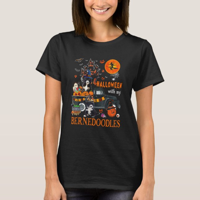 Camiseta Halloween Com Meus Bernedoodles Caminhonete Assust (Frente)