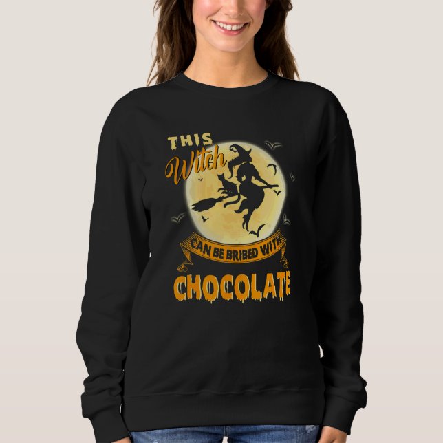 Camiseta Halloween Esta Bruxa Pode Ser Subornada Com Chocol (Frente)