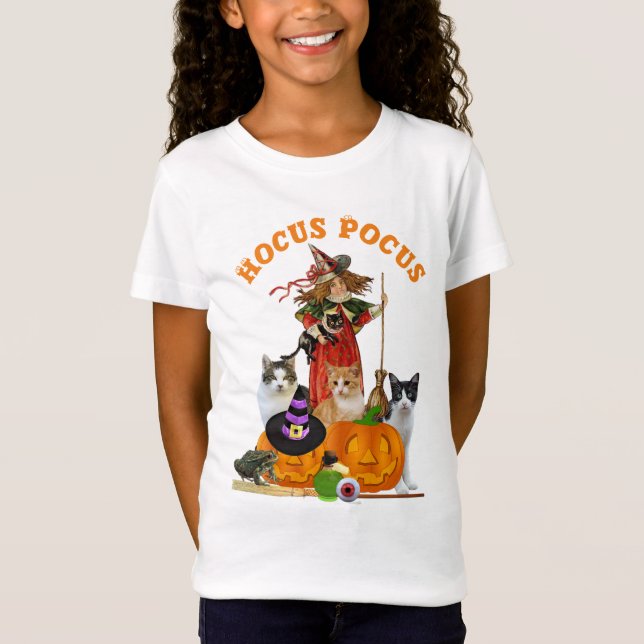 Camiseta Halloween mágico com bruxas e abóbora (Frente)