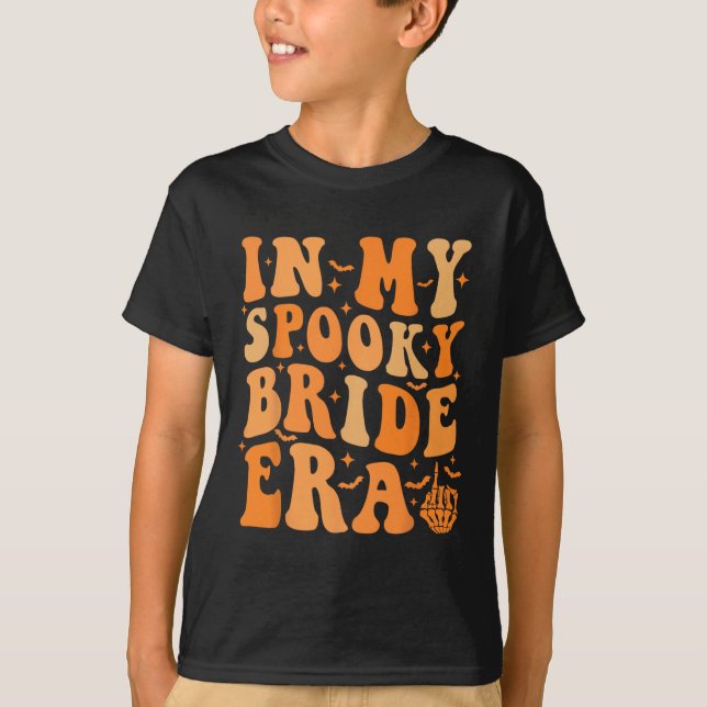Camiseta Halloween Na Minha Noiva Sapatinha Era Groovy Wedd (Frente)