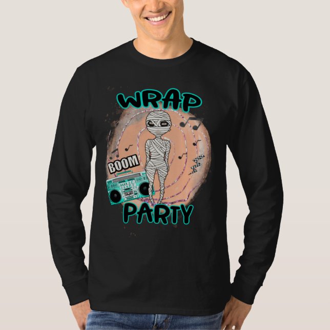 Camiseta Halloween Pun Wrap Party Girl Dressed as Mummy Dan (Frente)