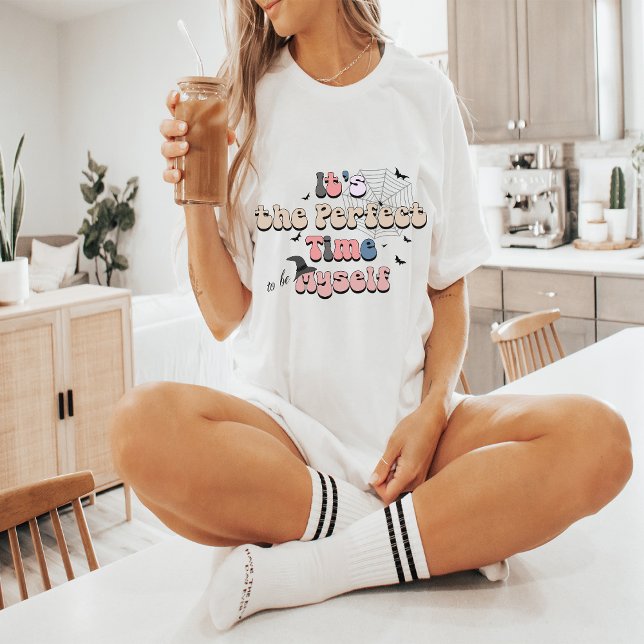 Camiseta Halloween Retro Vibes | Hora perfeita para ser eu  (Criador carregado)
