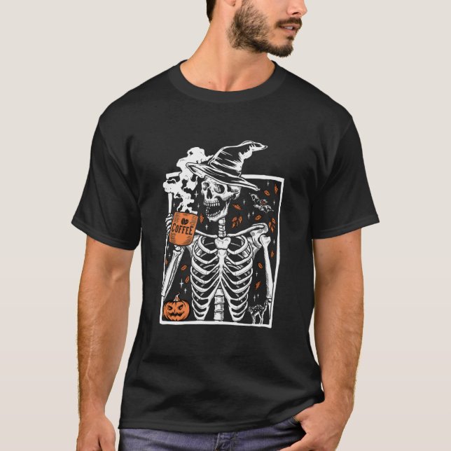 Camiseta Halloween Skeleton Drinking Coffee Smiling Skull (Frente)