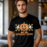 Camiseta Halloween Spooky Dude Pumpkin<br><div class="desc">A Camisa Tri-Blend do Duo Spooky do Halloween Pumpkin apresenta o texto "Spooky Dude" na tipografia moderna com uma abóbora sorridente sobre um fundo de pranchas laranja e verde. Perfeito para festas e comemorações do Dia das Bruxas. Criado pelo Evco Studio www.zazzle.com/store/evcostudio</div>