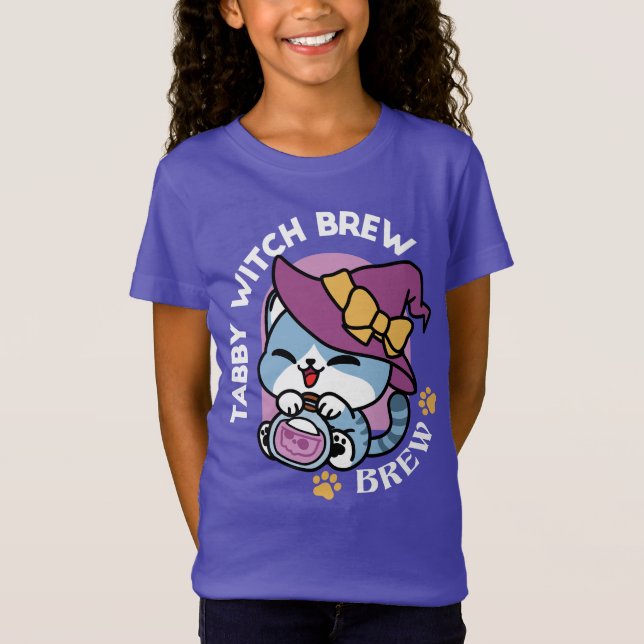 Camiseta Halloween Tabby Cat – Witch Hat & Potion Art (Frente)