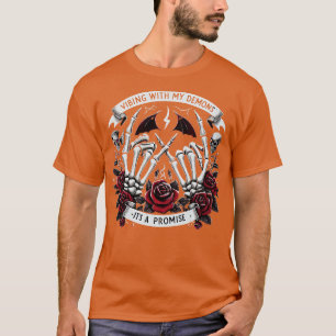 Camiseta HALLOWEEN Vibindo com meus demônios esqueletos e R
