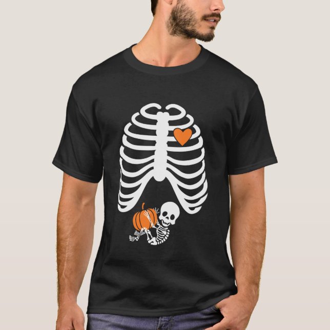 Camiseta Halloween XRay Gravidez Esperando Bebê Caixa Torác (Frente)