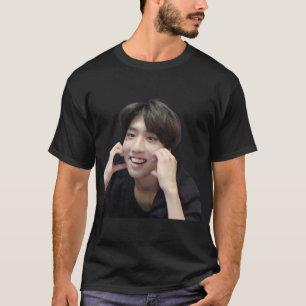 Camiseta Han Jisung Cute Heart Cheeks Sticker.png