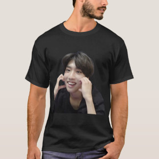 Camiseta Han Jisung Cute Heart Cheeks Sticker.png