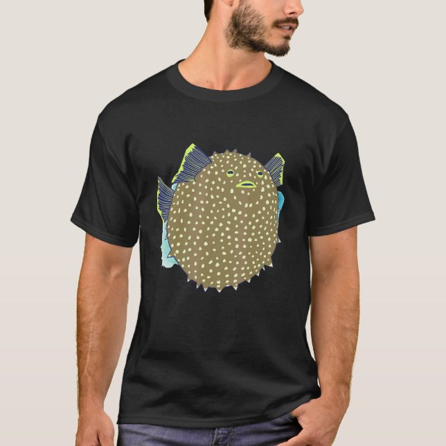 Camiseta Hand Drawn Puffer Fish Deep Ocean Creatures and Ri (Frente)